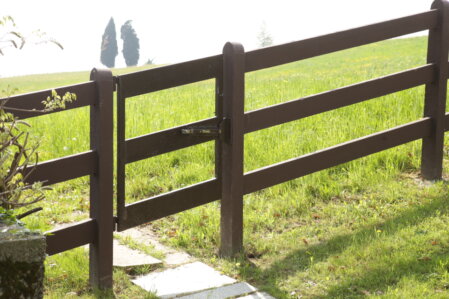 Recinzione a tre filagne in cemento vibrato